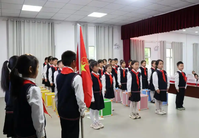 三堂课立足三阶段四环节结构化育人系统充分调动学生自动参与